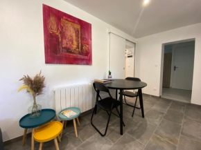 Rez-de-chaussée rénové avec jardin clos, à 1,6 km de la plage, idéal pour 2 adultes et 2 enfants - FR-1-364-142